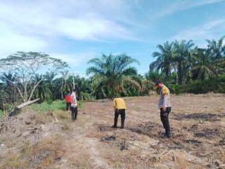 Polisi Turun ke Ladang, Polsek Rokan IV Koto Tanam Jagung Bersama Warga Demi Ketahanan Pangan